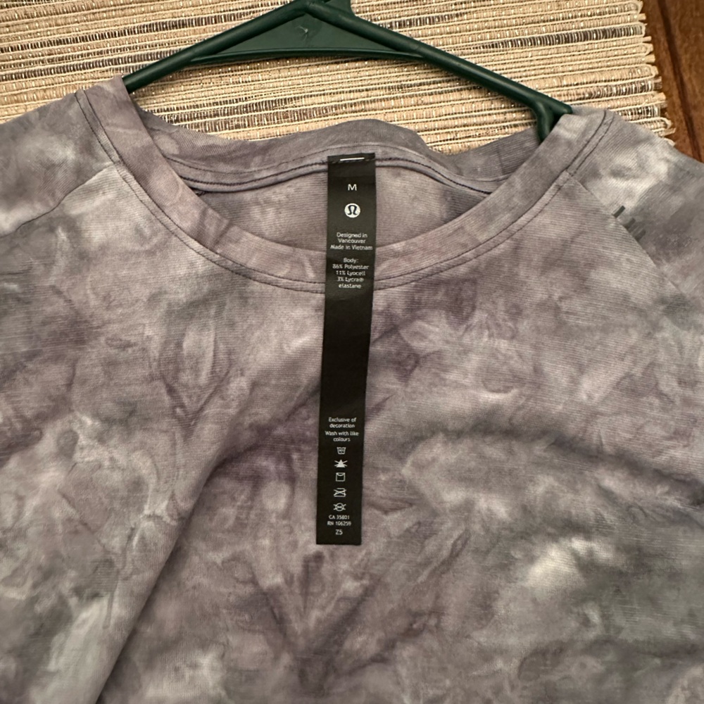 Lululemon t-shirt - Picture 3 of 3